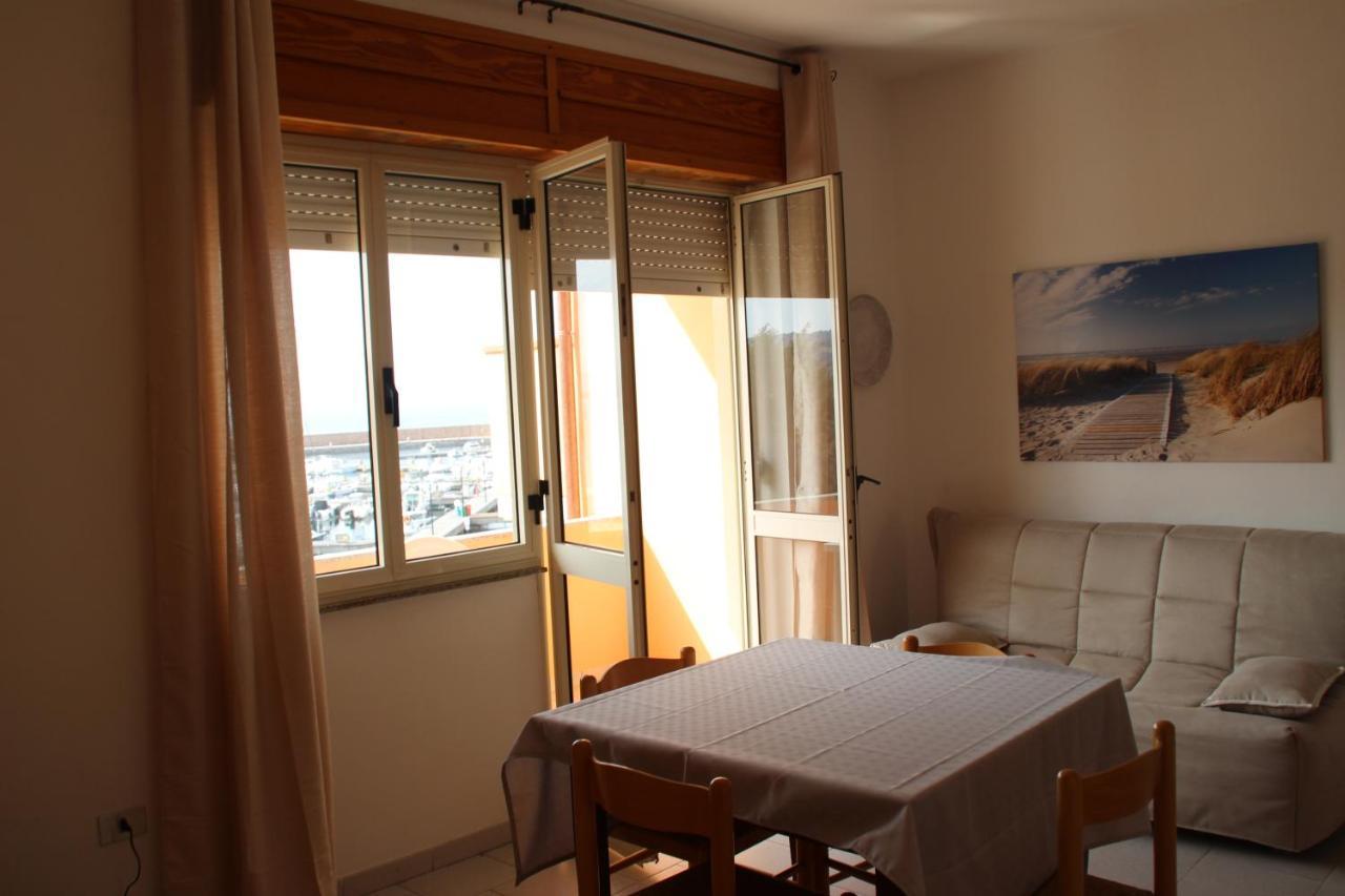 Borgo Spiaggia Vista Mare イーゾラ・ロッサ エクステリア 写真